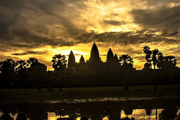 Sunrise Small-Group Tour of Angkor Wat